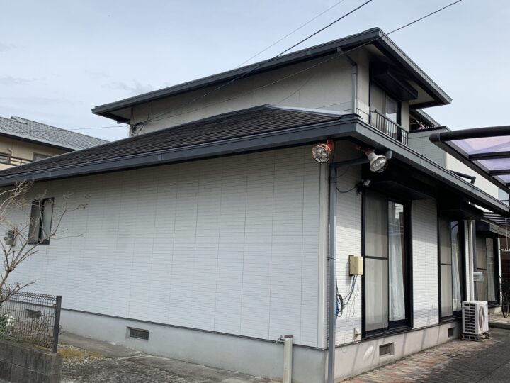 劣化が目立つ白壁の塗装／佐賀市開成Ｎ様邸　外壁塗装・屋根塗装・付帯部塗装