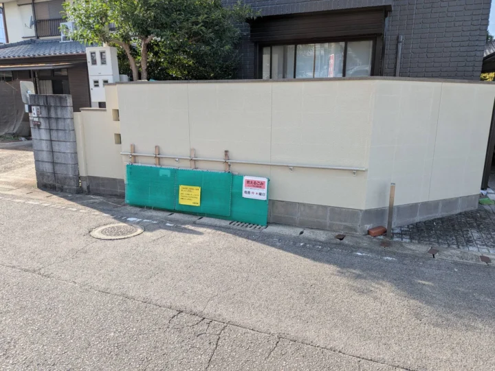 劣化した塀塗装／佐賀市H様邸　塀塗装