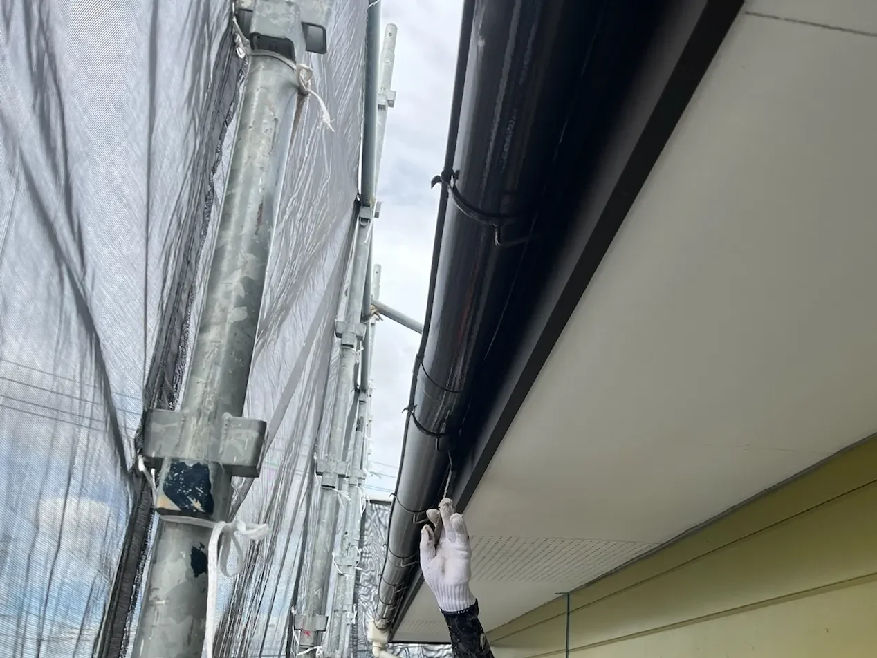 佐賀市　外壁塗装　屋根塗装　塗るばい　サニー建設商事　木原　2022年9月28日　雨樋　1回目塗装
