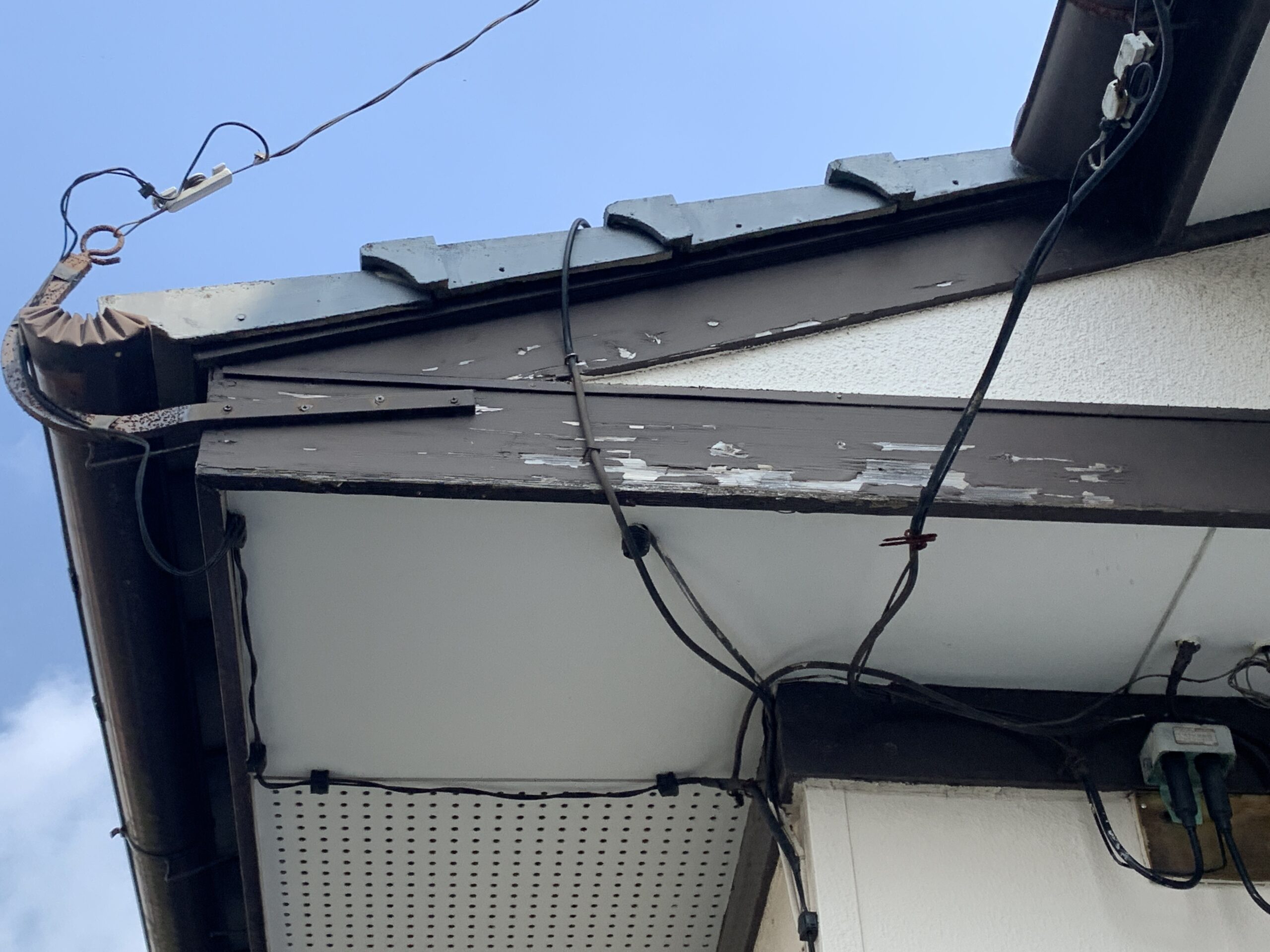 佐賀市　外壁塗装　さにけん　サニケン　塗るばい　サニー建設商事　施工事例　ビフォーアフター　施工前　破風板