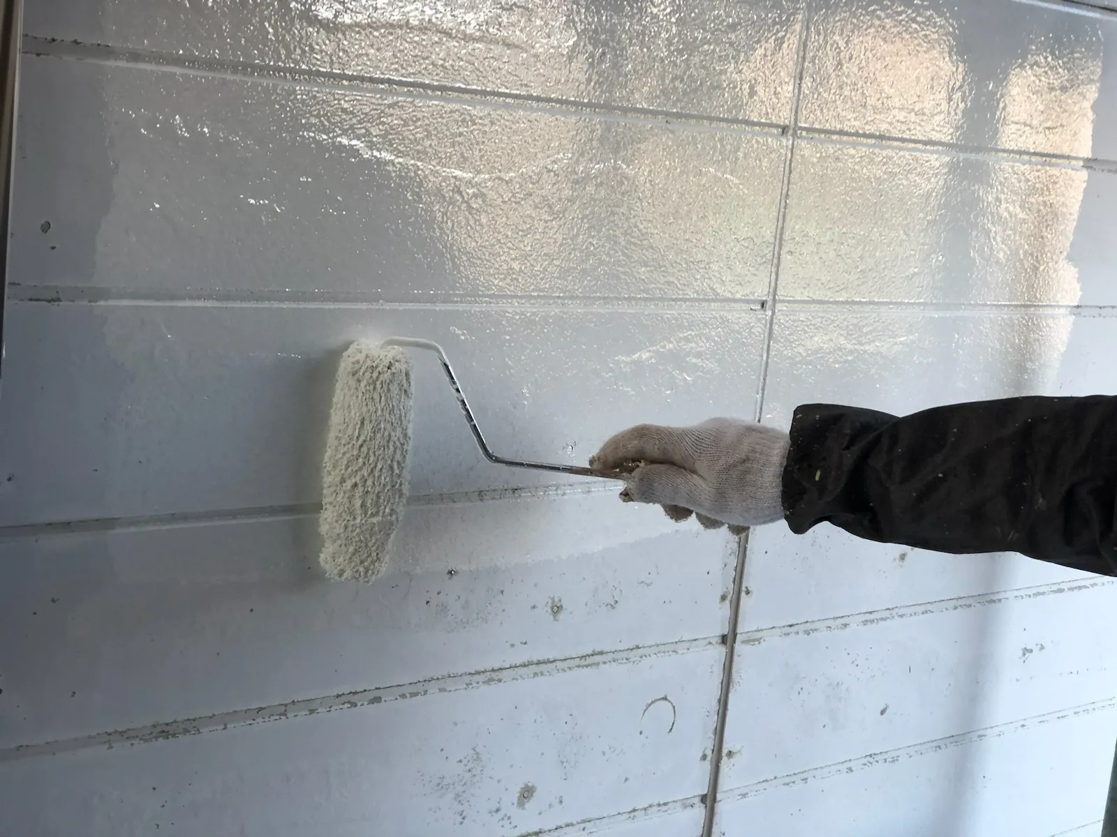佐賀県　佐賀市　外壁塗装　屋根塗装　塗装　塗るばい　サニー建設商事　外壁　下塗り　金立町　１２月27日