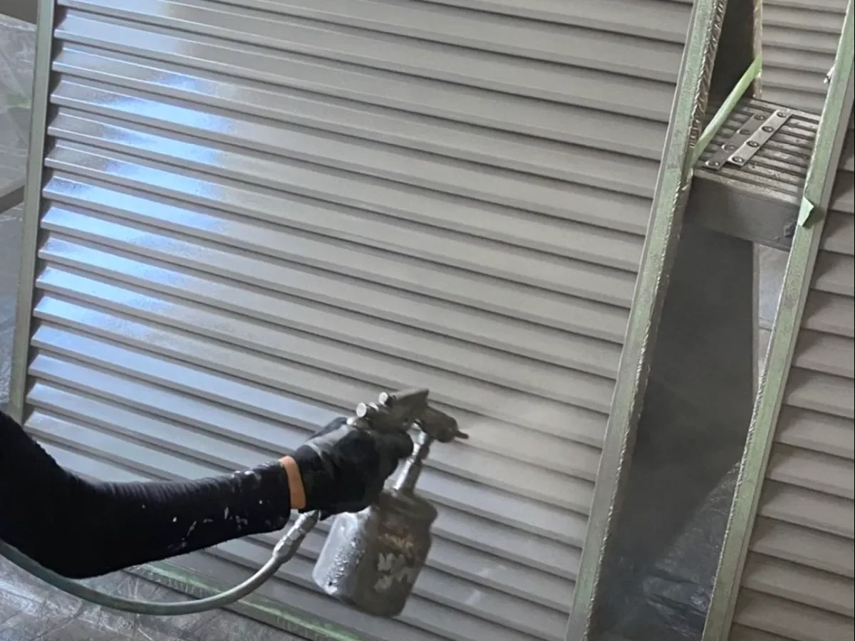 佐賀市　佐賀　佐賀県　外壁塗装　屋根塗装　塗るばい　サニー建設商事　8月25日　雨戸　吹き付け塗装