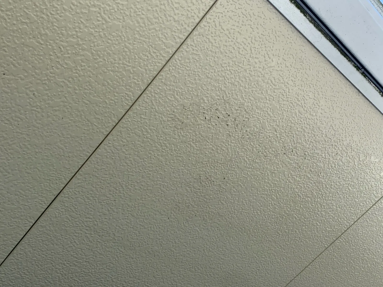 佐賀市　外壁塗装　サニー建設商事　塗るばい　北川副町　光法　2022年8月1日　軒下天井　塗膜の剥がれ