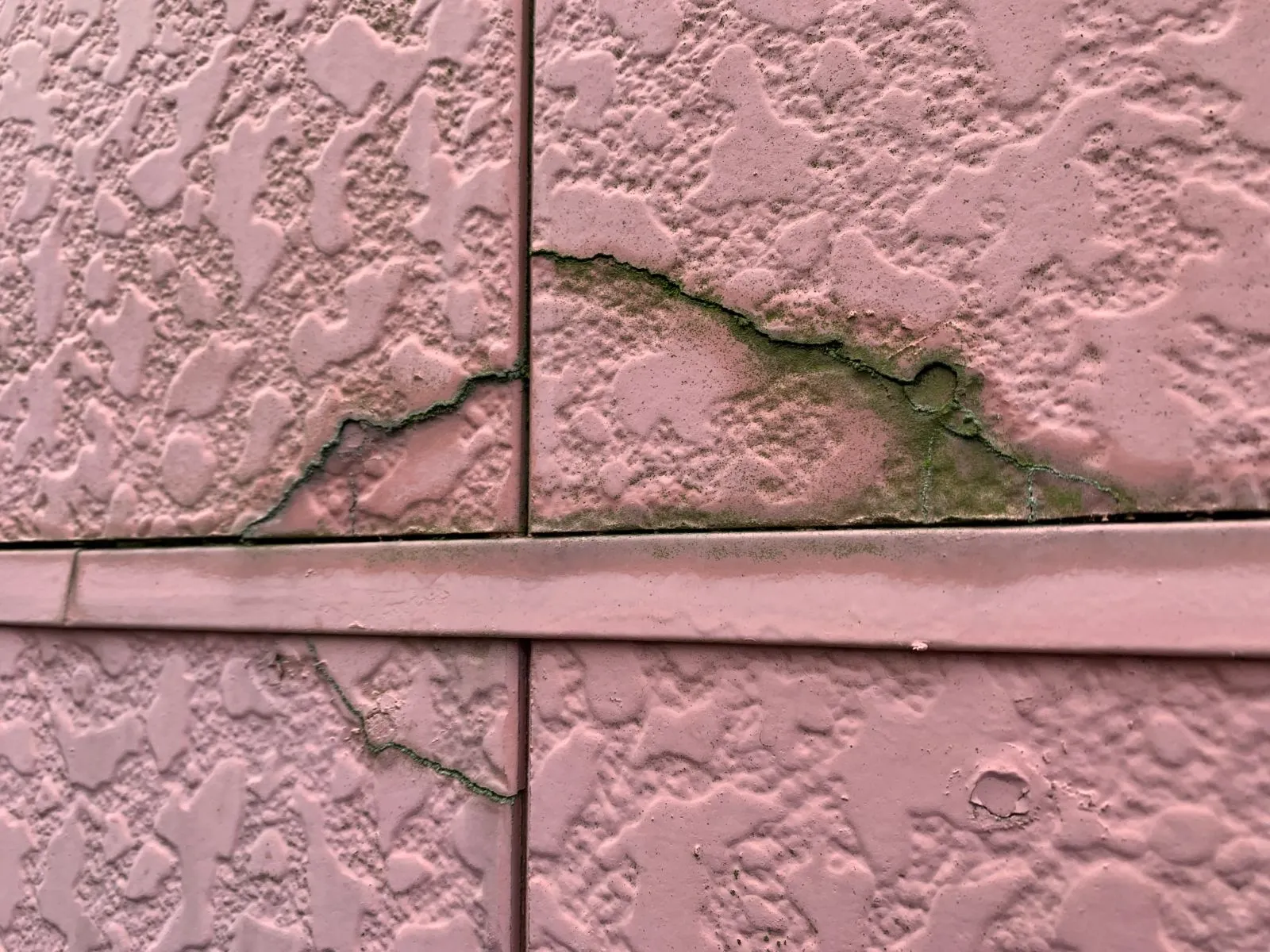 佐賀市　佐賀　佐賀県　外壁塗装　塗るばい　サニー建設商事　川副　外壁　ひび割れ